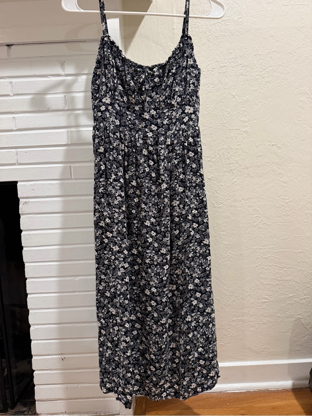 Small Old Navy Black Floral Midi Sundress with Spaghetti Straps Pockets Rayon